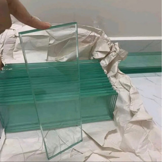 Kính cường lực trong suốt dùng để ép chuối chiên