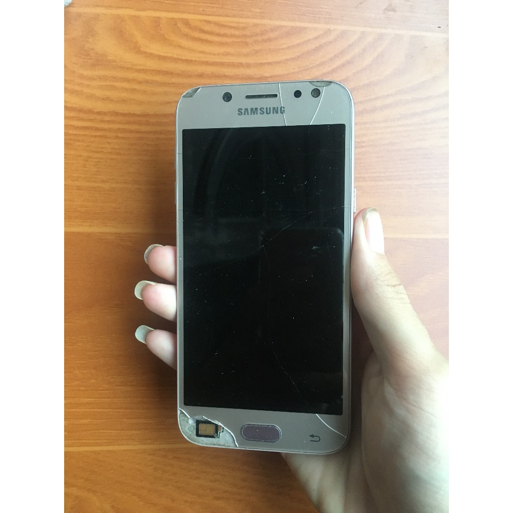 xác điện thoại ( điện thoại hỏng màn )samsung j5 pro 2017