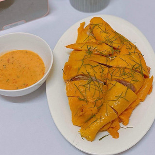 Gà Ủ Muối Hoa Tiêu (Khay/Nửa Con)
