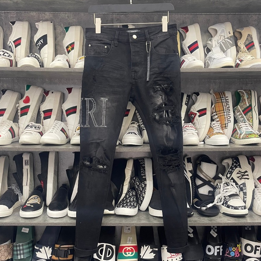 Quần jean nam chất denim cao cấp màu đen rách vá da kèm thêu logo dáng skinny chuẩn form YUKI OUTFIT 2354