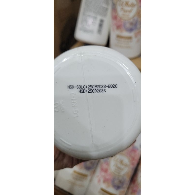 CHÍNH HÃNG Sữa tắm  hương nước hoa On the body Hàn Quốc WHITE PEARL- PEFUME SHOWER 1KG