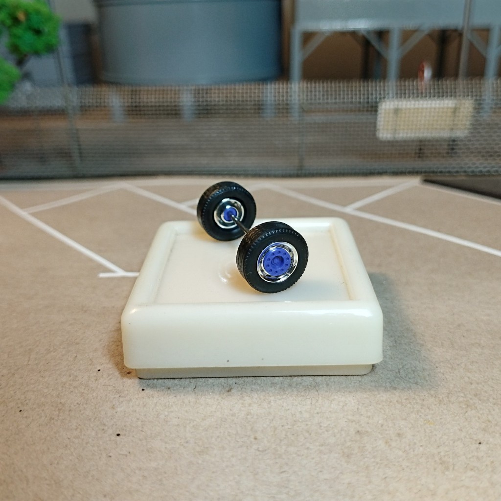 Mô hình 1:87 Herpa wheel truck