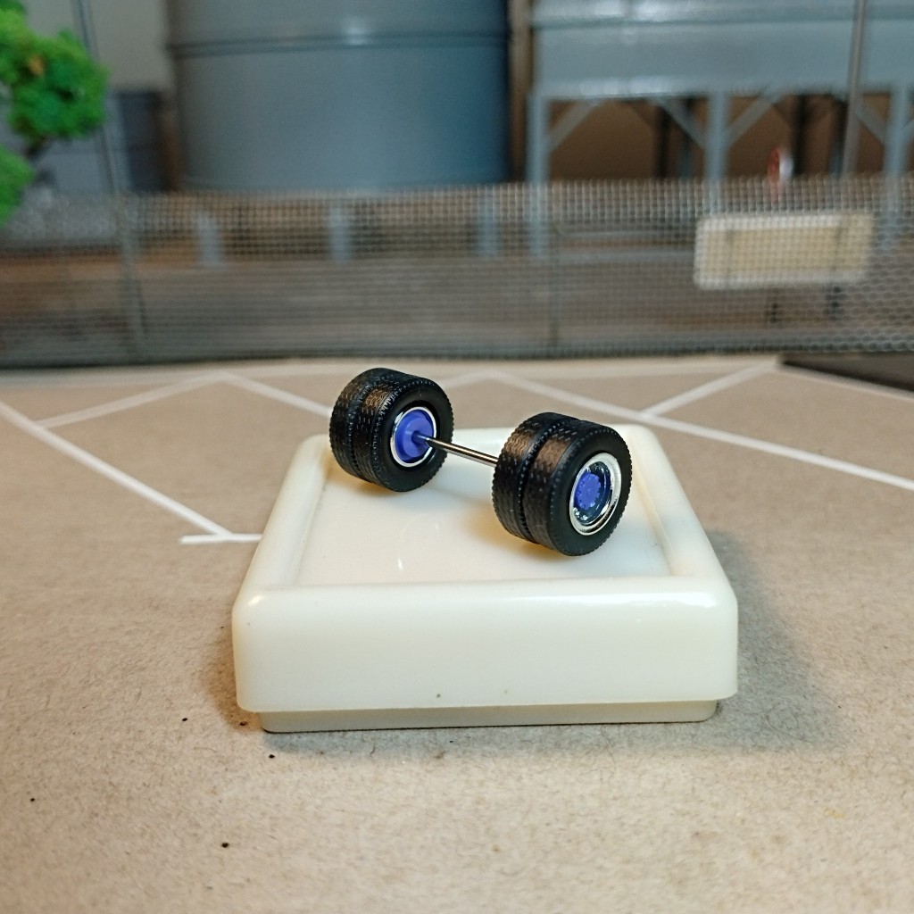 Mô hình 1:87 Herpa wheel truck