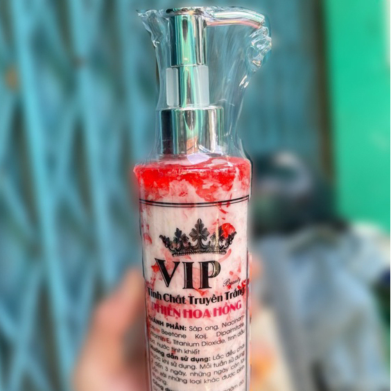 Kem Vip Truyền Trắng Phiến Hoa Hồng Đỏ