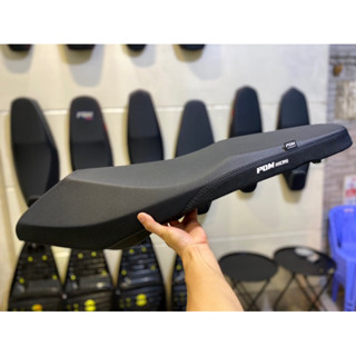 Yên Vario-Click 2 tầng gọt góc cạnh bọc da logo POM Racing