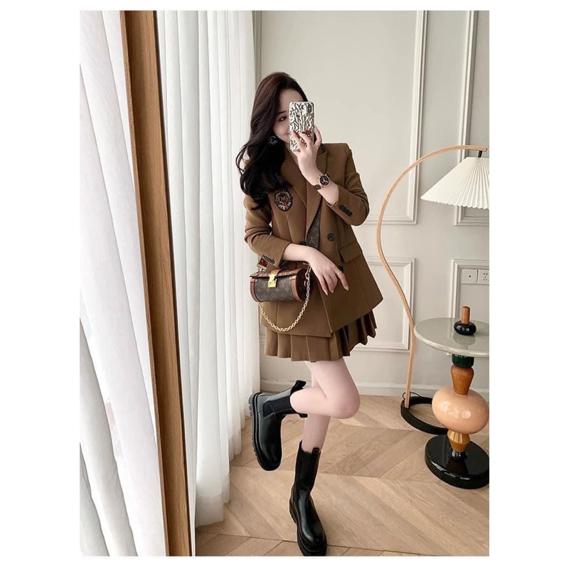 Rập giấy thiết kế, không phải quần áo. Rập set bộ công sở nữ áo vest dài tay và chân váy xếp ly xinh