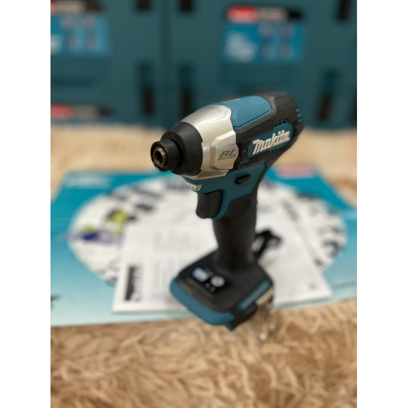 Máy vặn vít pin 18v Makita DTD157 - Thân máy chính hãng tách bộ
