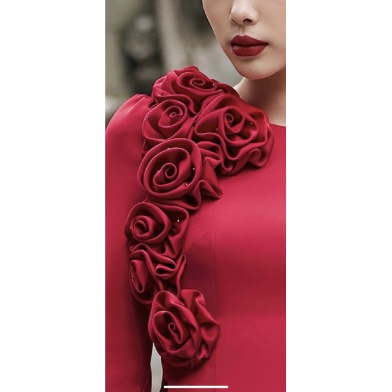 Hoa hồng lụa kết áo