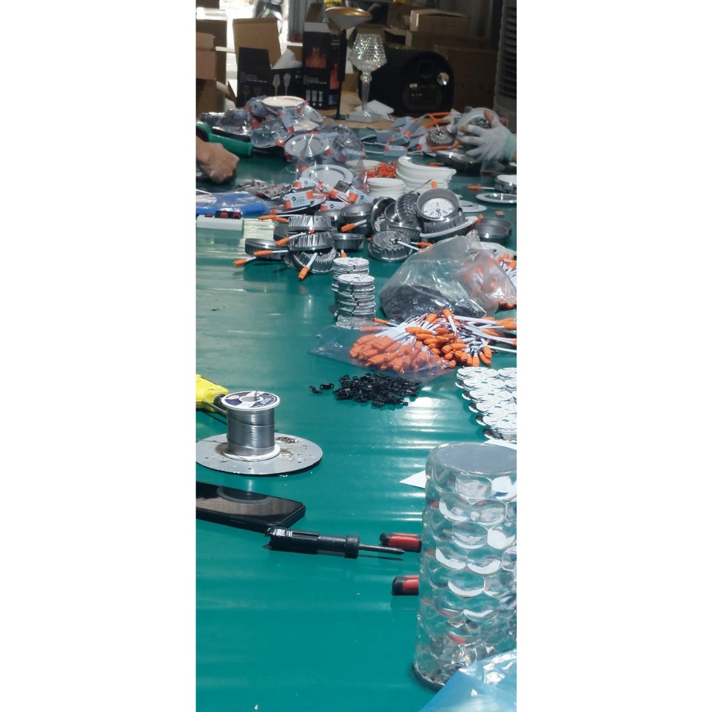 Đèn led âm trần đế nhôm đúc 7w viền bạc, viền vàng 3 chế độ - Phi 90