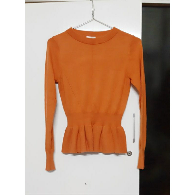 Áo len GU dáng peplum