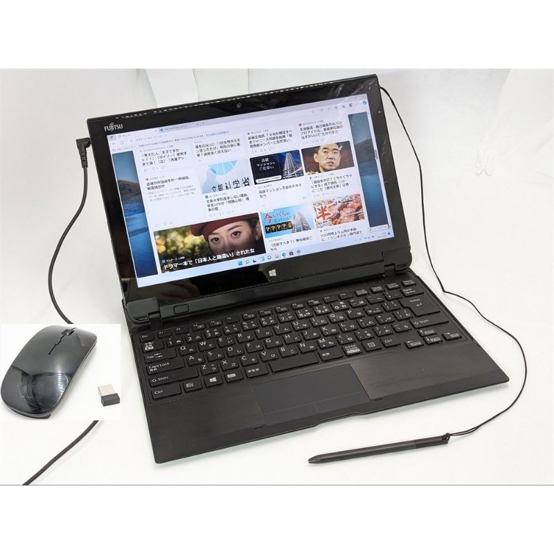 Máy tinh bang 2in1 Fujitsu arrow tap q704 kèm phím +sạc +bút