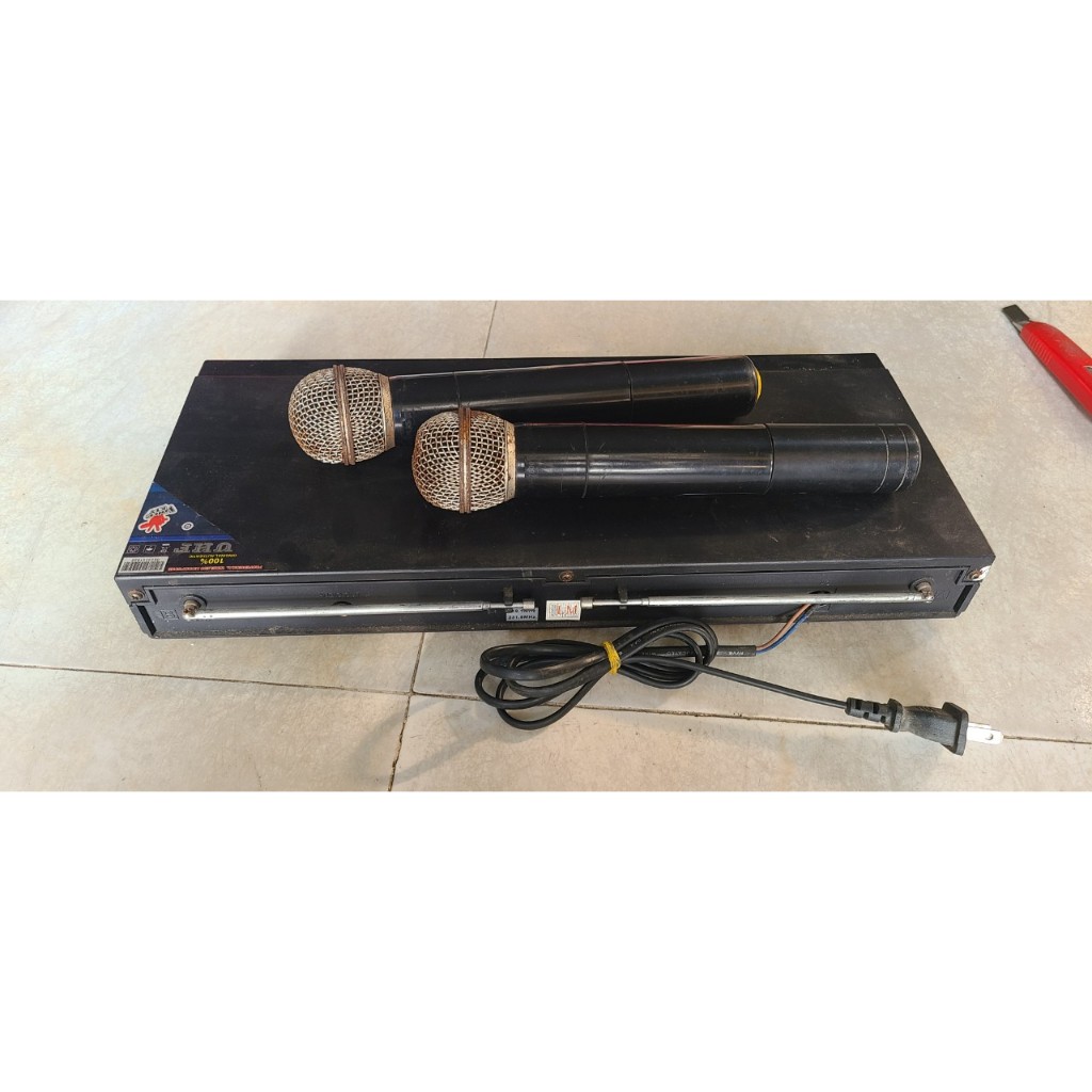 Micro không dây hiệu SHURE , model UT-2 có 1 mic OK