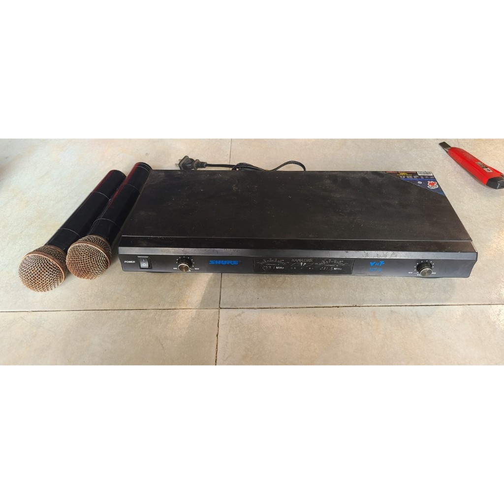 Micro không dây hiệu SHURE , model UT-2 có 1 mic OK