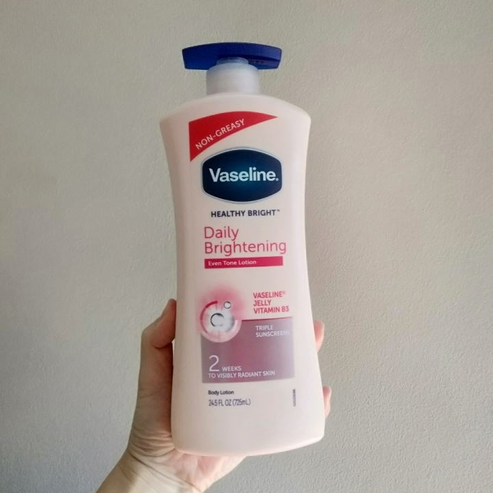 Sữa dưỡng thể Vaseline Intensive Care USA 725ml