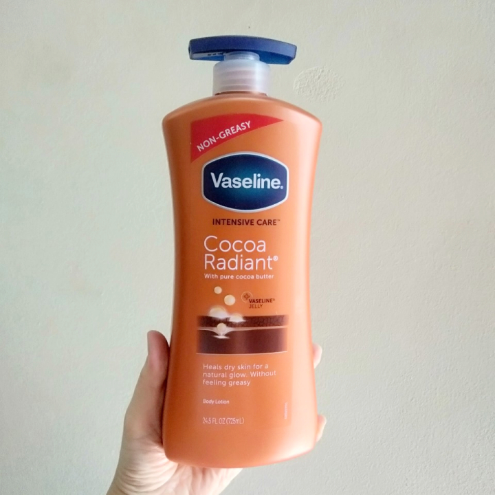 Sữa dưỡng thể Vaseline Intensive Care USA 725ml