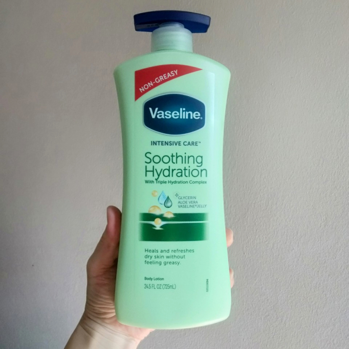 Sữa dưỡng thể Vaseline Intensive Care USA 725ml