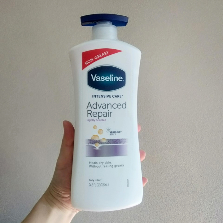 Sữa dưỡng thể Vaseline Intensive Care USA 725ml
