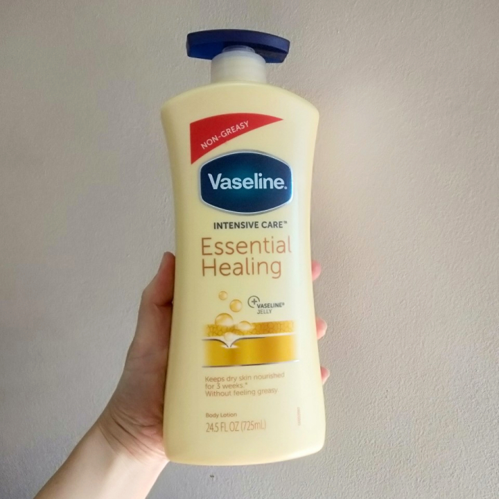 Sữa dưỡng thể Vaseline Intensive Care USA 725ml