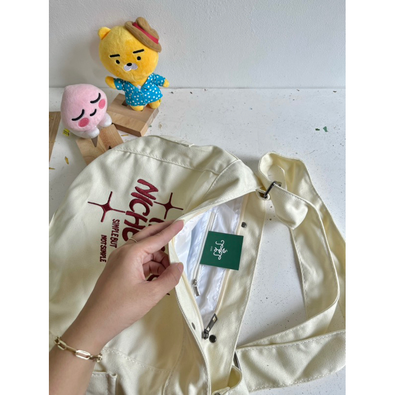 Túi tote túi vải đeo chéo màu be chữ thêu màu đỏ