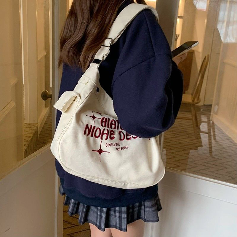 Túi tote túi vải đeo chéo màu be chữ thêu màu đỏ