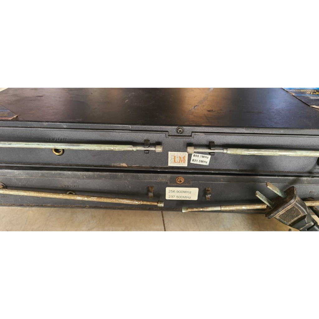 2 cái đầu thu còn lên nguồn, không có micro, bán xác