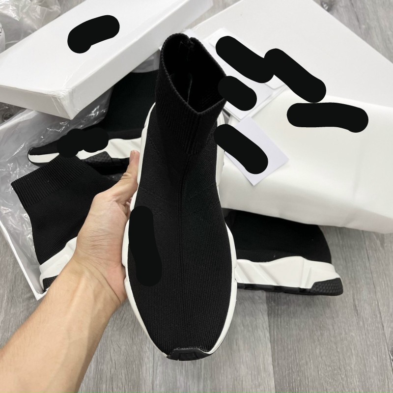 Giày thể thao màu đen cổ cao