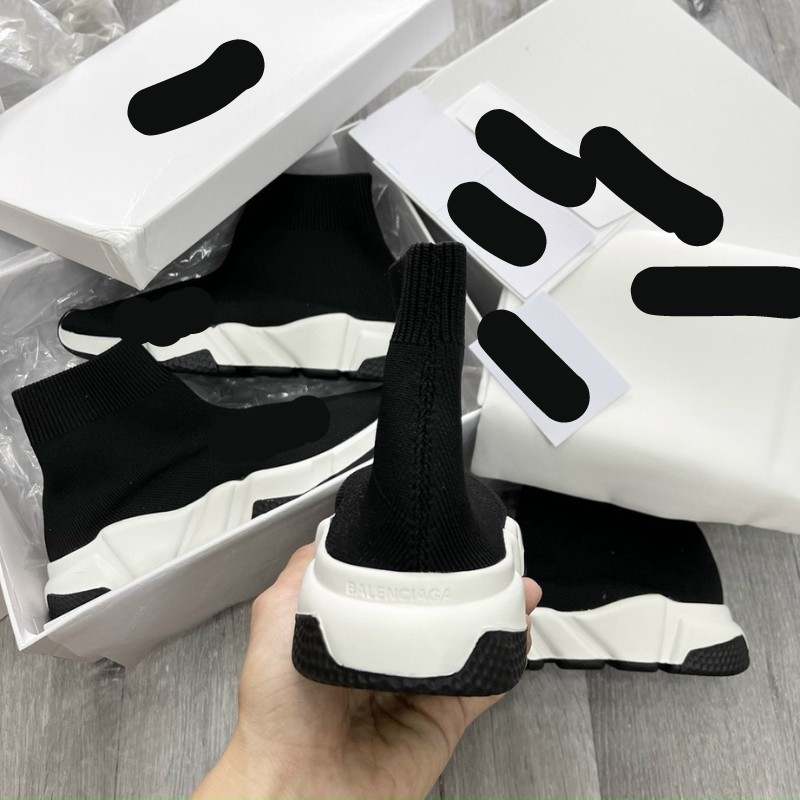 Giày thể thao màu đen cổ cao