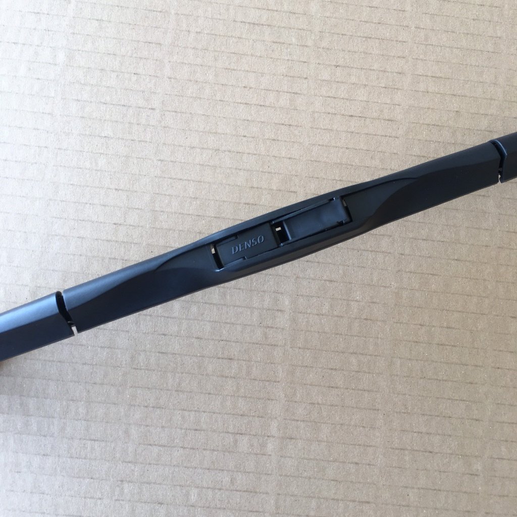 Gạt mưa Toyota Hiace Bus 2005-2020 kích thước 22inch – 22inch Denso 3 khúc Aero Dynamic