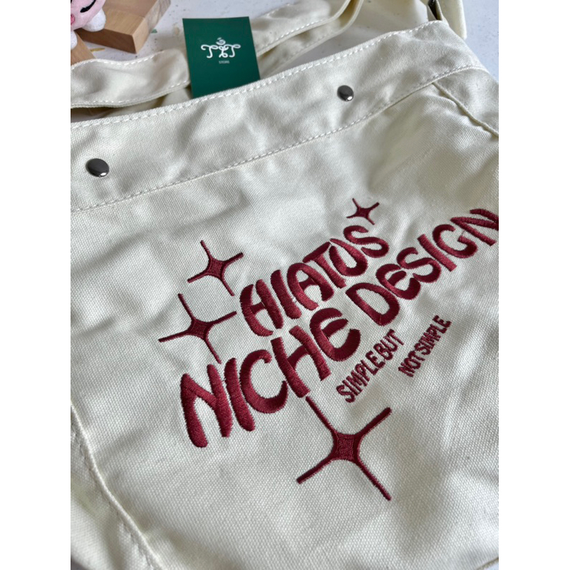 Túi tote túi vải đeo chéo màu be chữ thêu màu đỏ