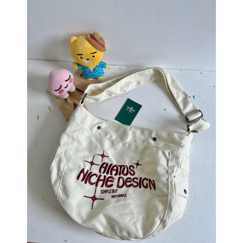 Túi tote túi vải đeo chéo màu be chữ thêu màu đỏ