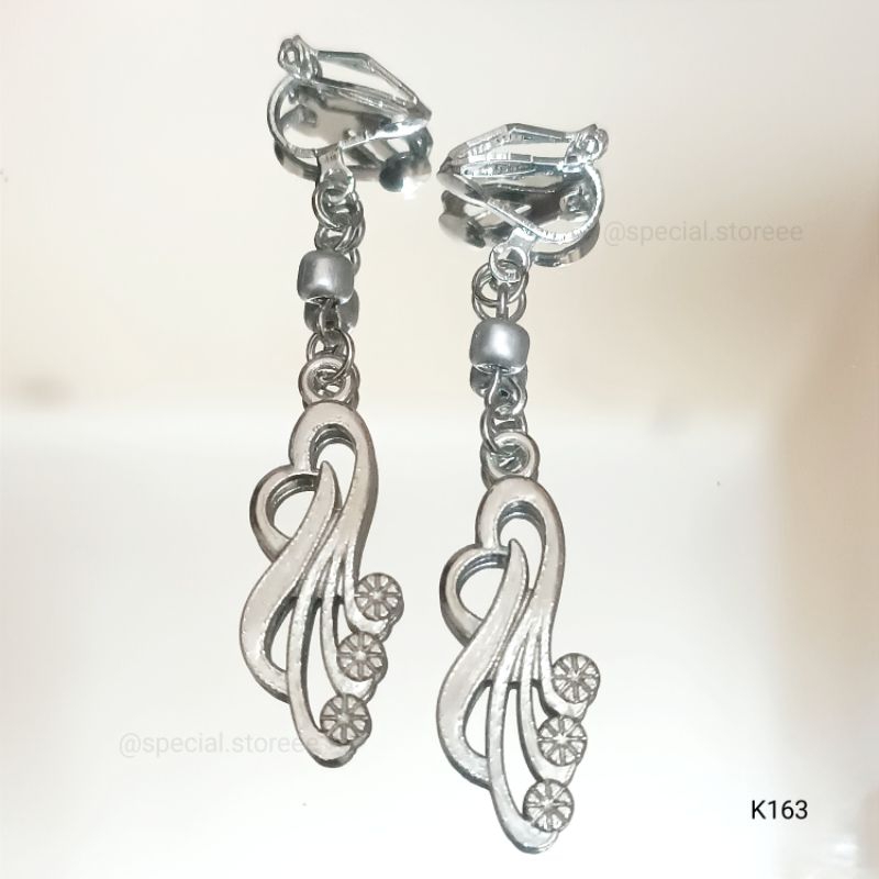 Khuyên tai kẹp không xỏ lỗ K163 charm hoa màu bạc cách kiệu nữ tính thời trang
