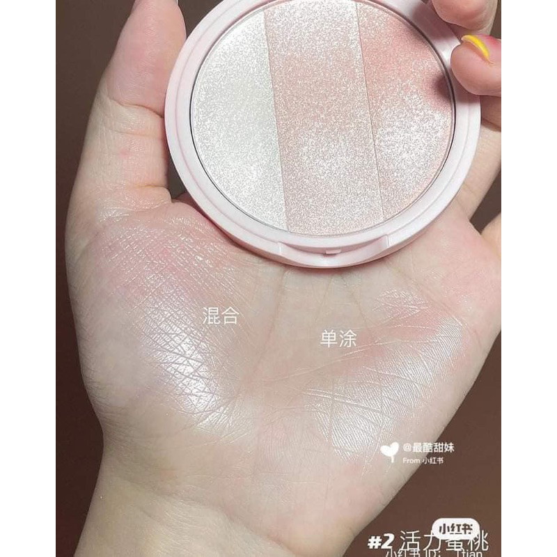 Phấn bắt sáng highlight Too Cool For School tone 01 và 02