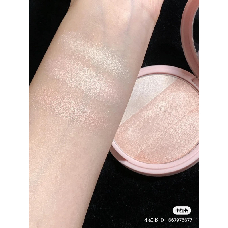 Phấn bắt sáng highlight Too Cool For School tone 01 và 02