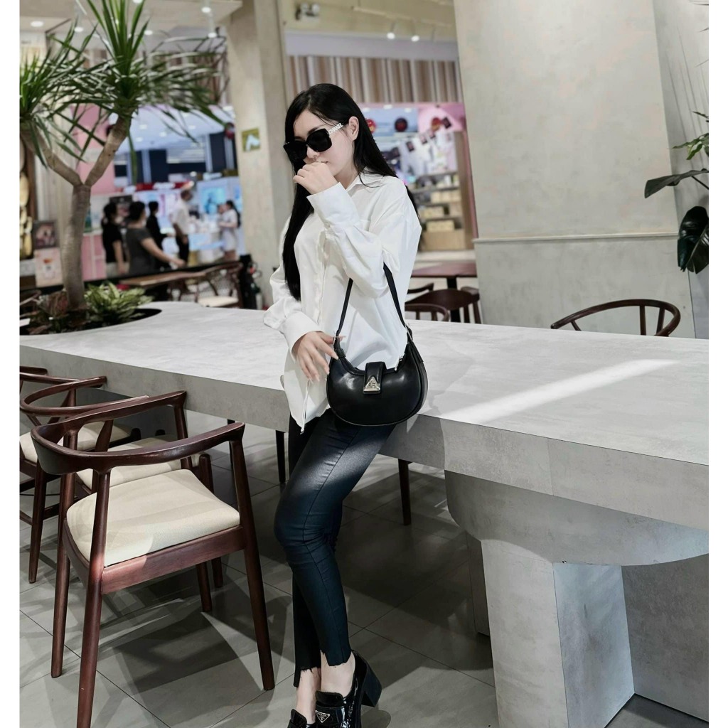 TÚI KẸP NÁCH NẮP KHUY TAM GIÁC 2 MÀU