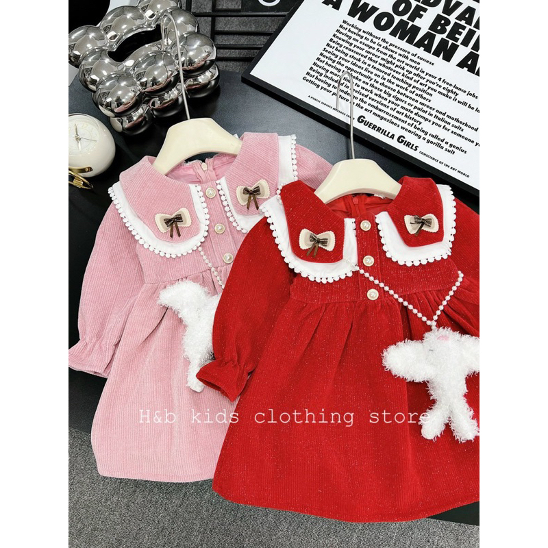 Váy nhung nhũ cổ vuông kèm gấu đeo bé gái