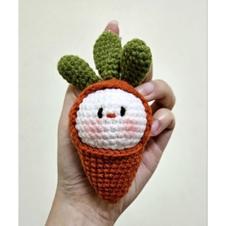 Móc khóa Mochi cà rốt bằng len Handmade