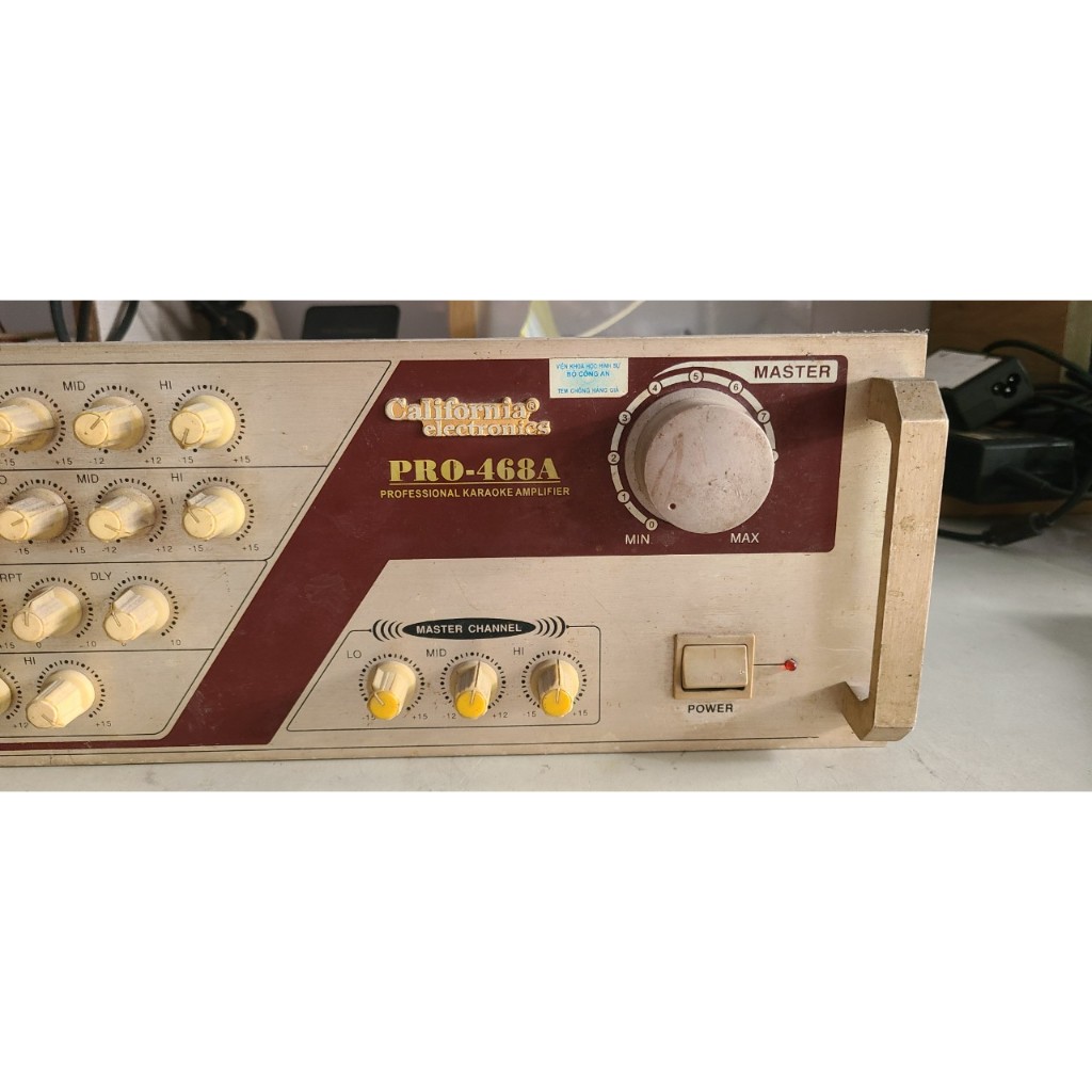 Mặt trước Ampli California , model : PRO 468A
