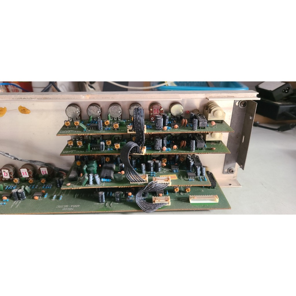 Mặt trước Ampli California , model : PRO 468A