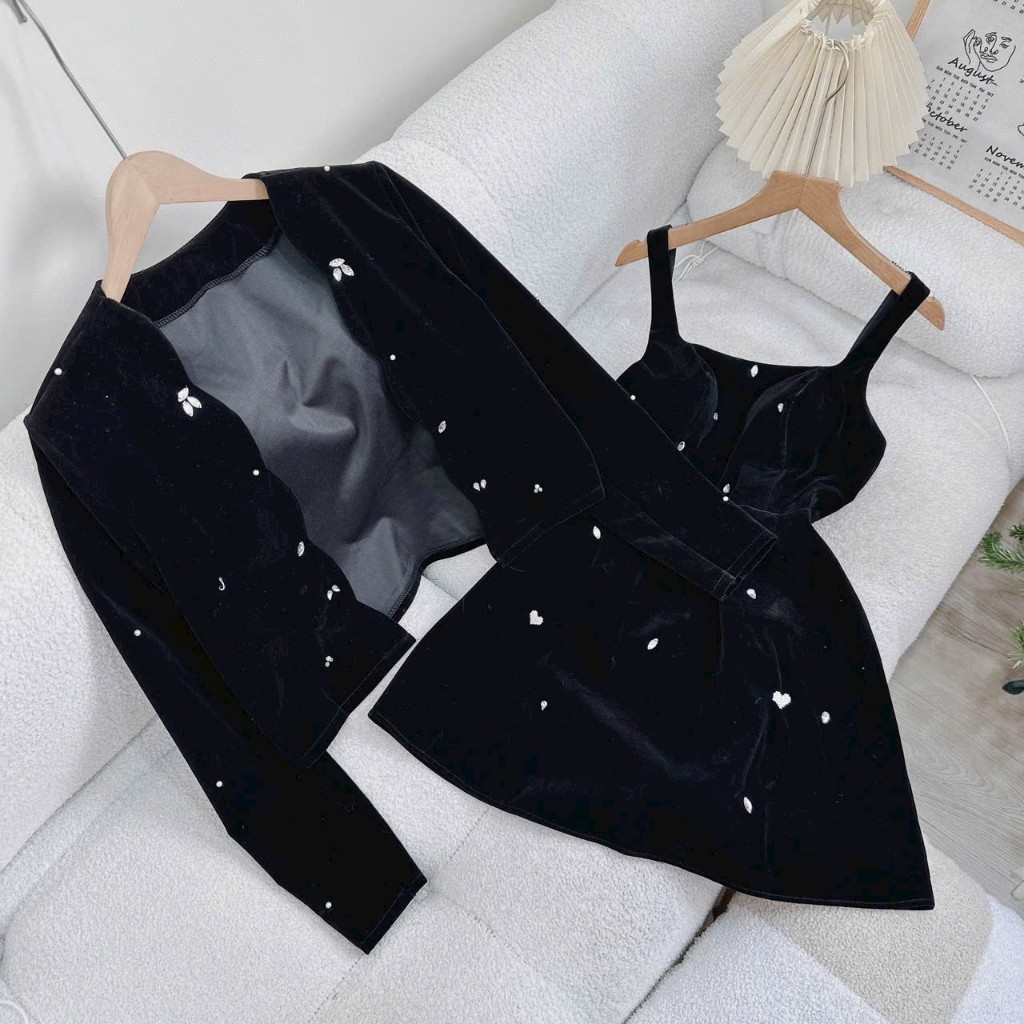 Set đầm 2 dây xòe đính tag đá mix áo khoác chất nhung