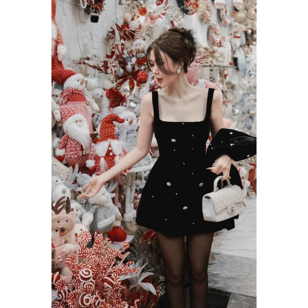 Set đầm 2 dây xòe đính tag đá mix áo khoác chất nhung