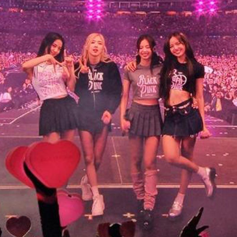 Áo hoodie và áo khoác BornPink Tour giống Blackpink