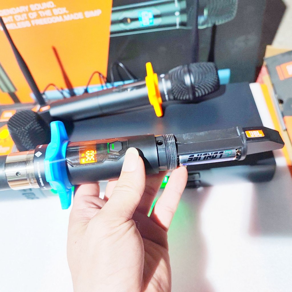 Xả kho lấy tương tác ... mic không dây JBL KMC8 KMC 8 bản đủ chống lăn và phụ kiện tiếng hay giá tốt đang hót trên thị