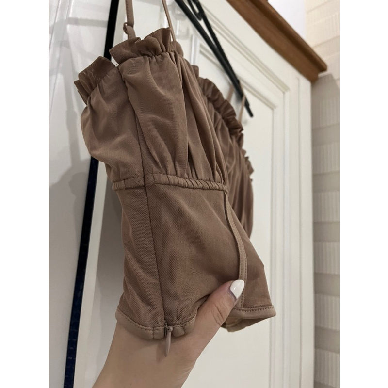 Áo 2 dây croptop bèo nhún nâu tây Shein