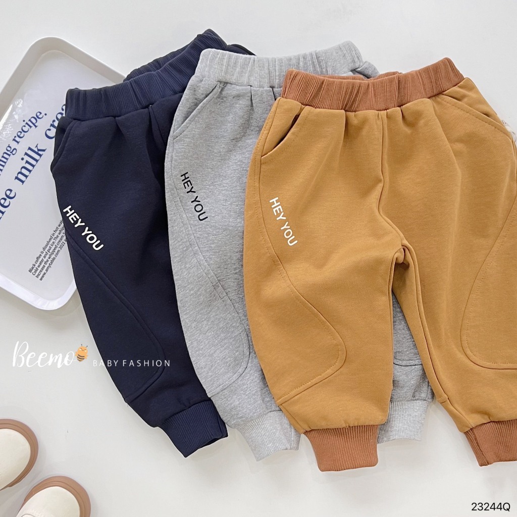 Quần dài Beemo jogger da cá in chữ bên hông phối gân cho bé trai mặc đi chơi, đi học từ 1 - 7 tuổi 23244QHD