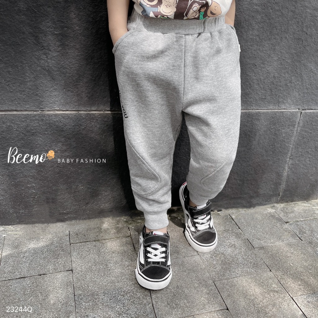 Quần dài Beemo jogger da cá in chữ bên hông phối gân cho bé trai mặc đi chơi, đi học từ 1 - 7 tuổi 23244QHD