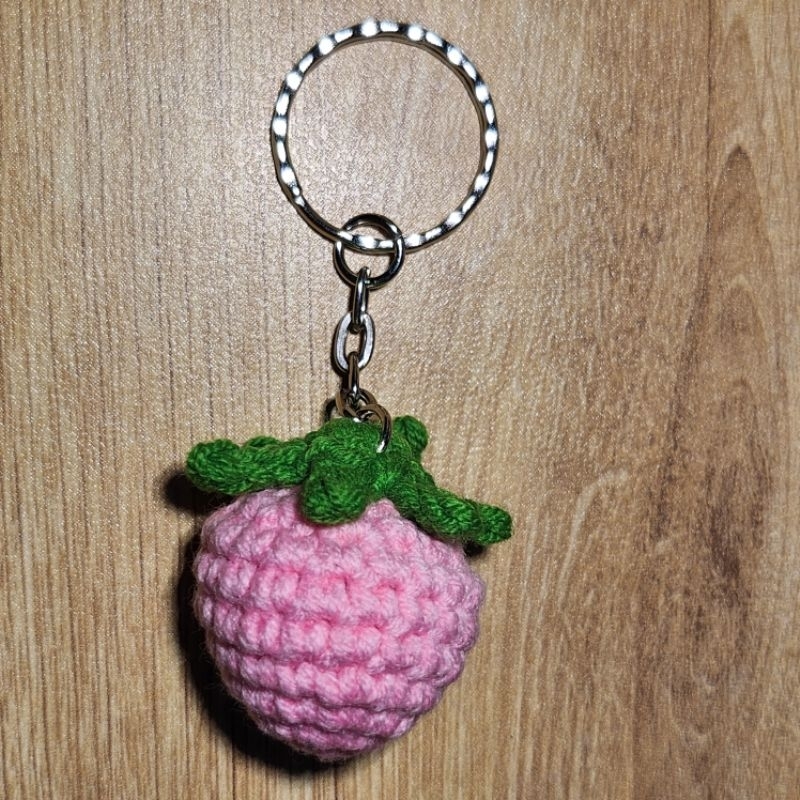 Móc khóa dâu tây mini móc len