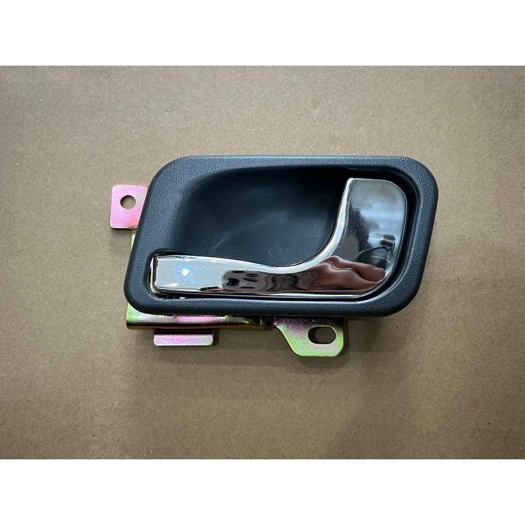 Tay Mở Cửa Trong Mitsubishi Pajero V31, V32, V33, V43