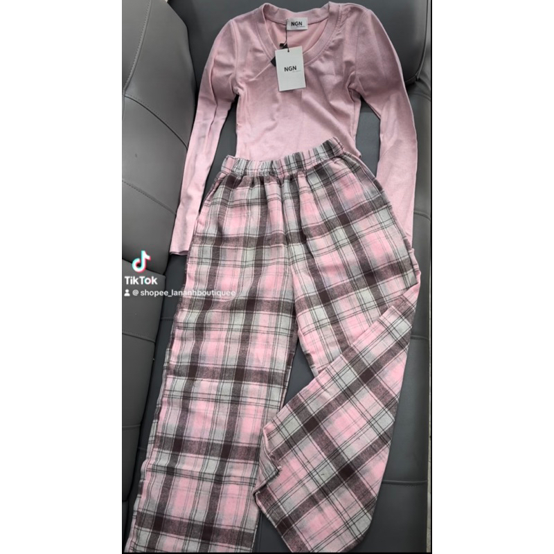 Set Áo Len Quần Kẻ Hồng Kim Anh Bùi