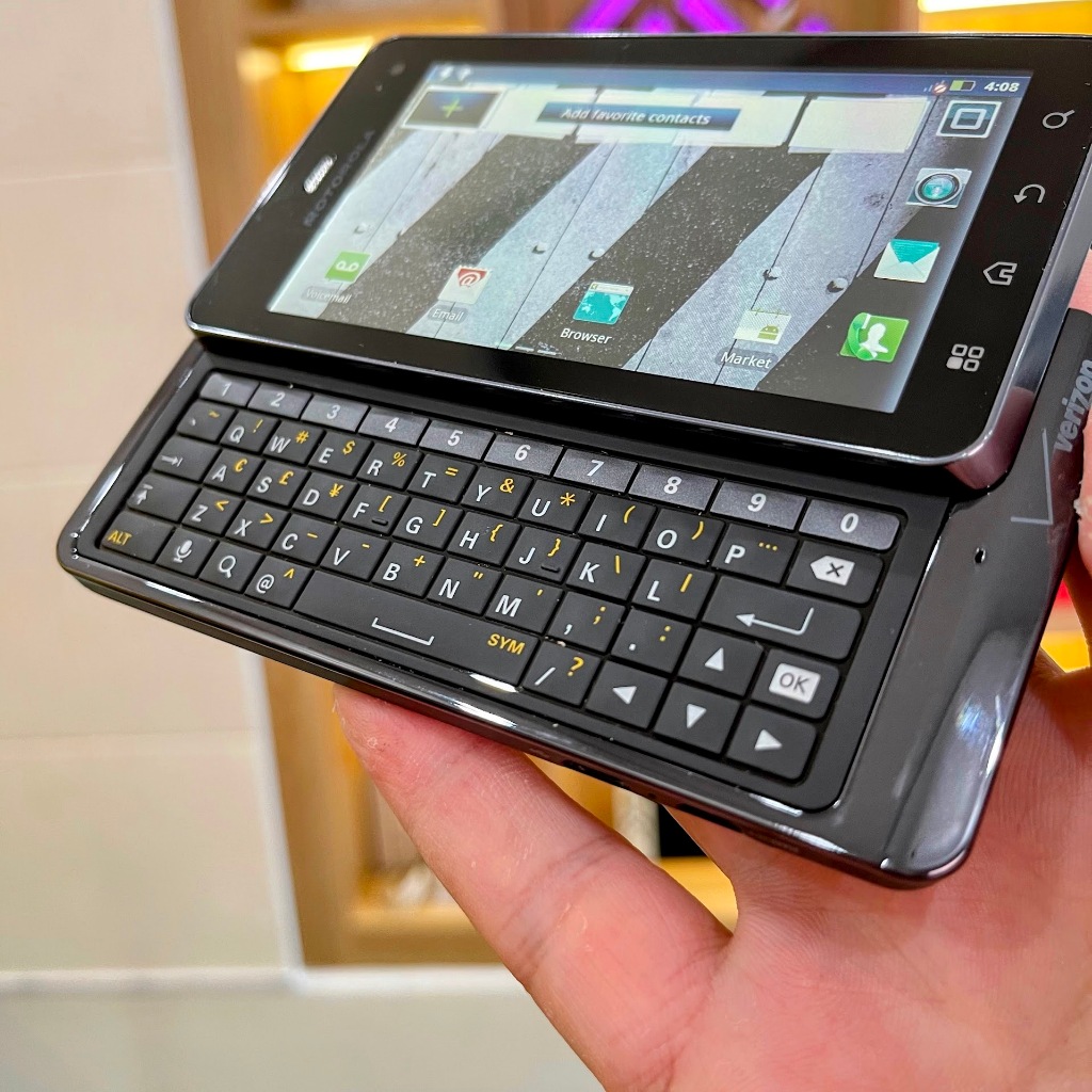 Điện thoại Motorola Droid 3 XT862 có bàn phím trượt đèn nền