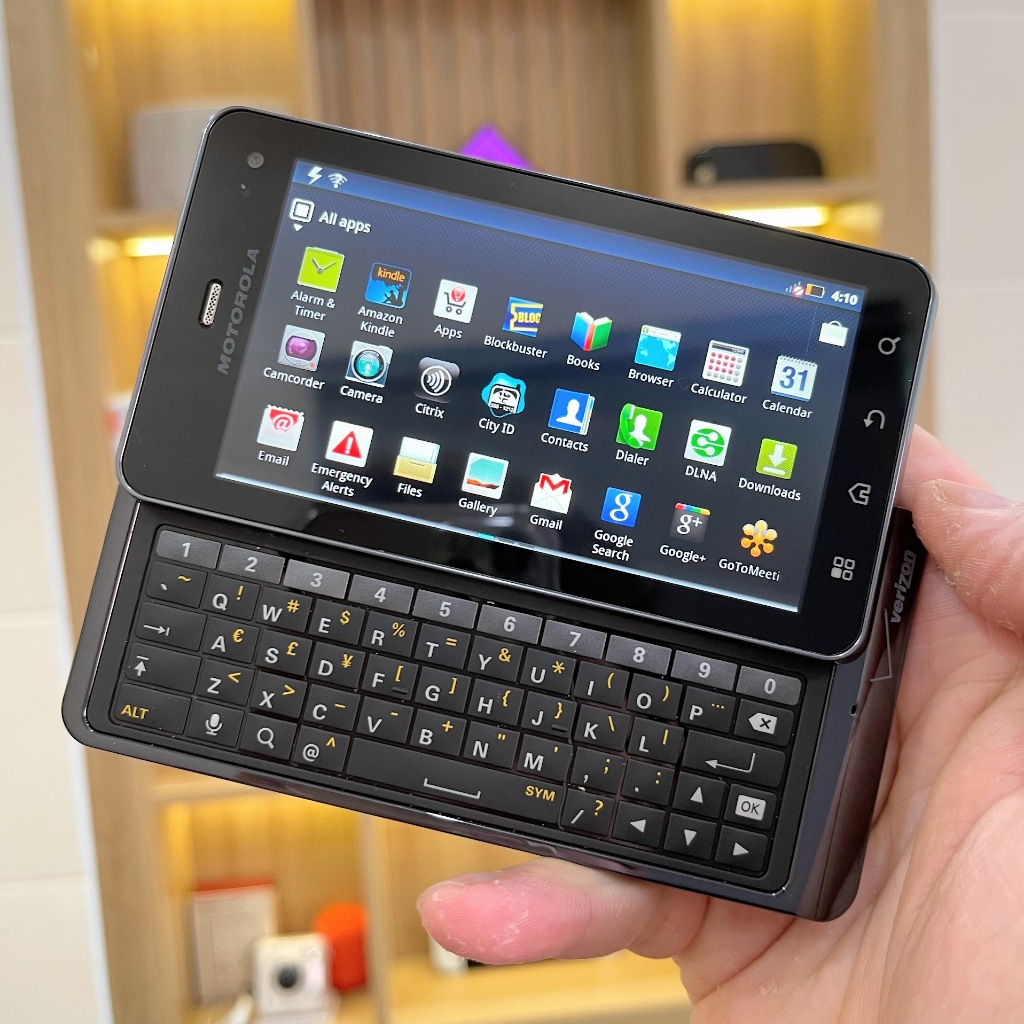 Điện thoại Motorola Droid 3 XT862 có bàn phím trượt đèn nền